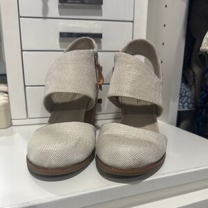 Toms Cream Flats Comfortable Canvas Loafers